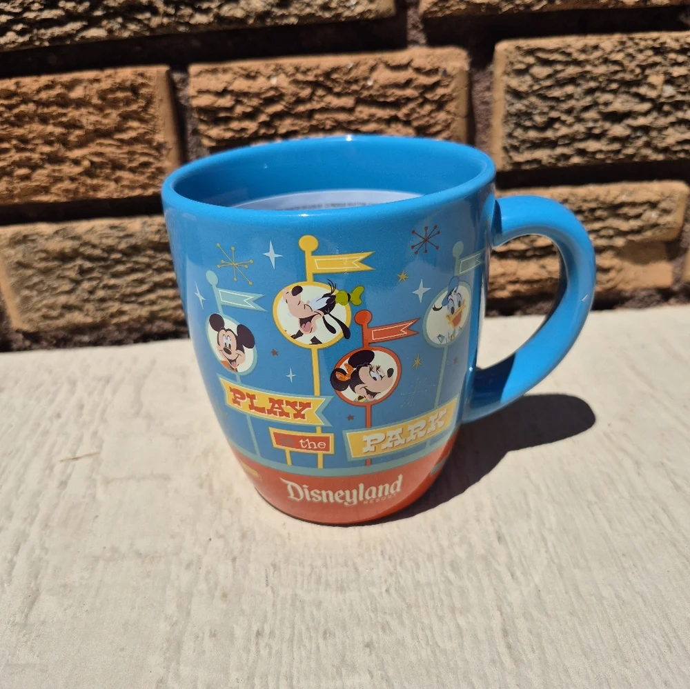 Disney Play in the Park Coffee Mug New With Glaze Skip On The Handle